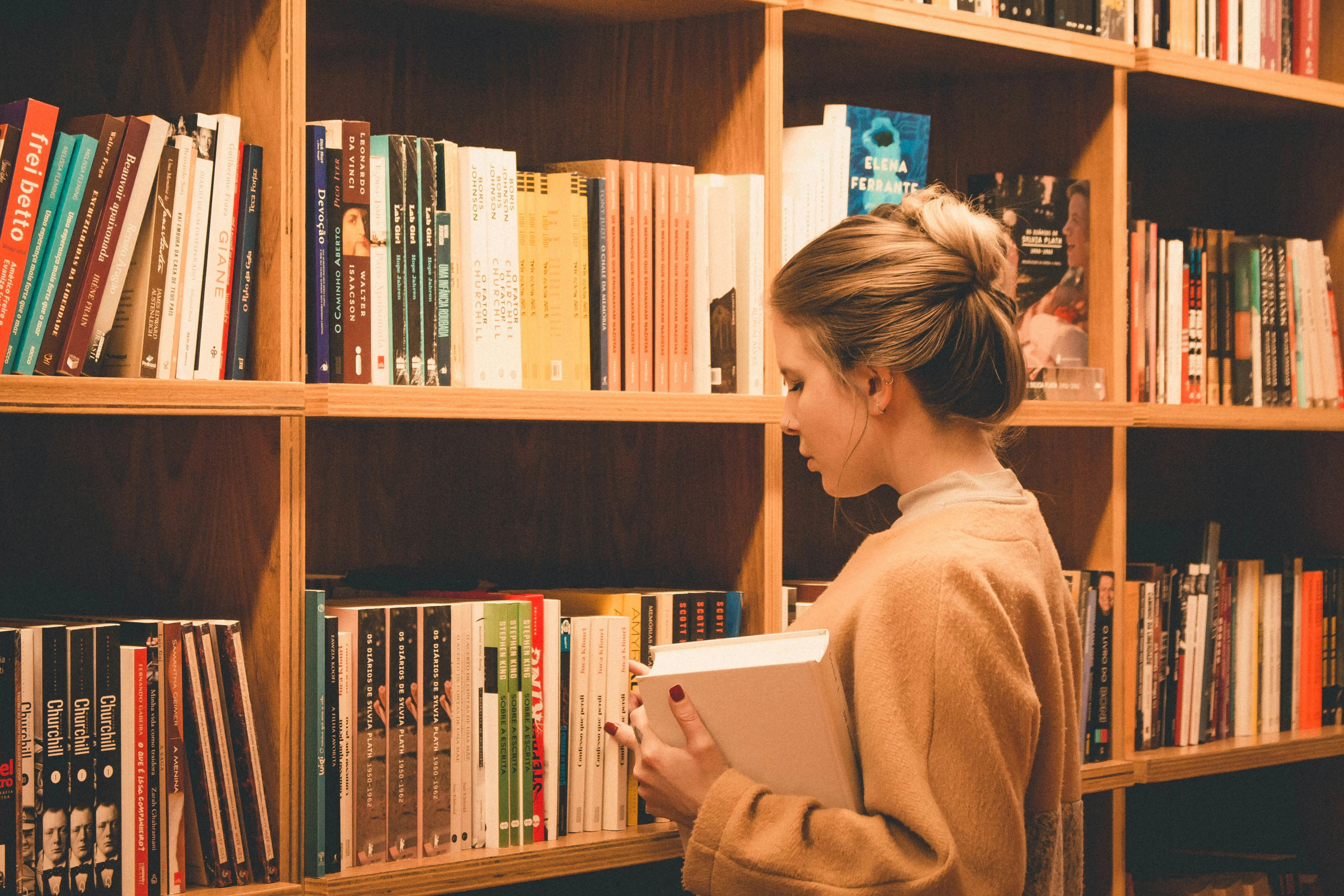 Student in library